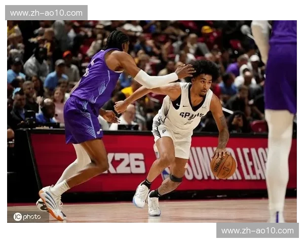 布伦森追打哈珀运用经典战术 尼克斯进攻体系运转流畅高效 布伦森追打哈珀运用经典战术 尼克斯进攻体系运转流畅高效